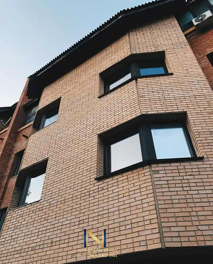 نمای ساختمان با آجر