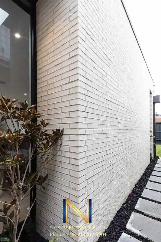 آجر سفید در نمای ساختمان